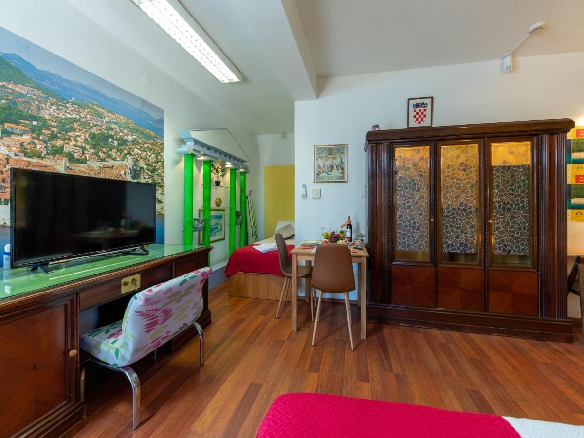 Apartment Area *
