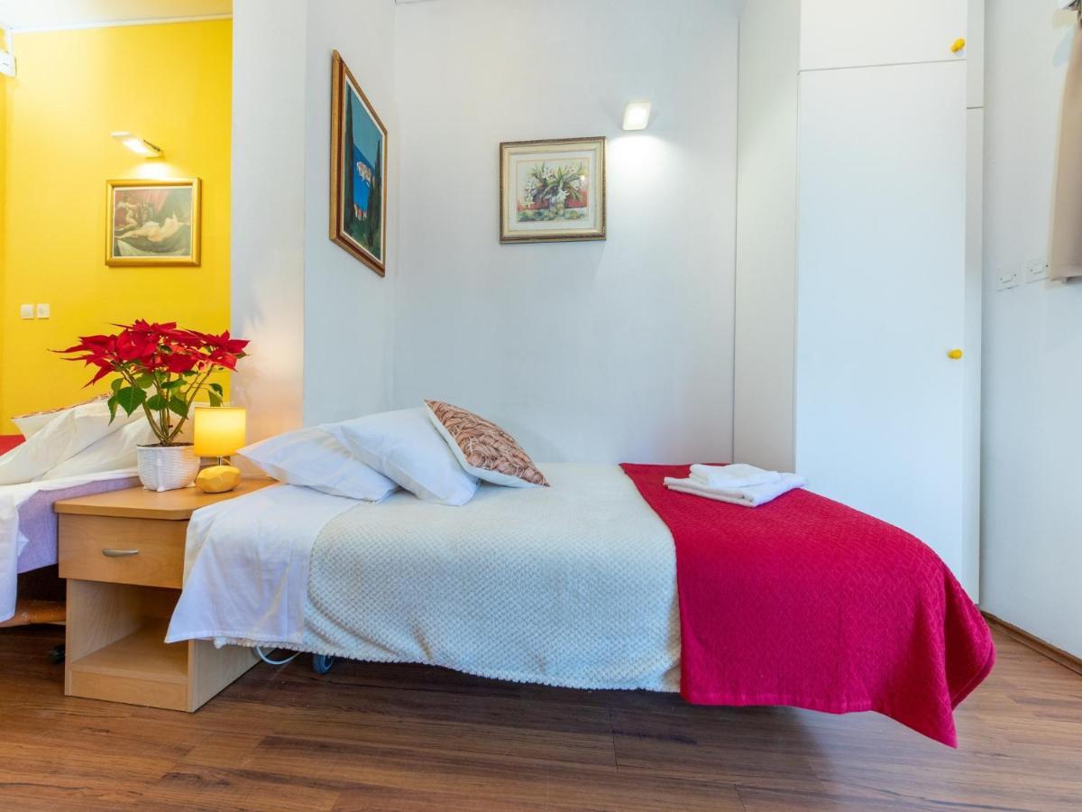 Area Apartment *